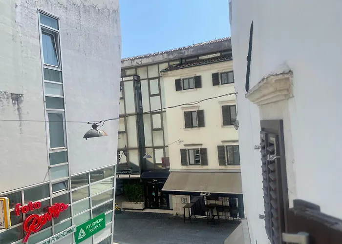 Stara Vrata Konukevi Rijeka